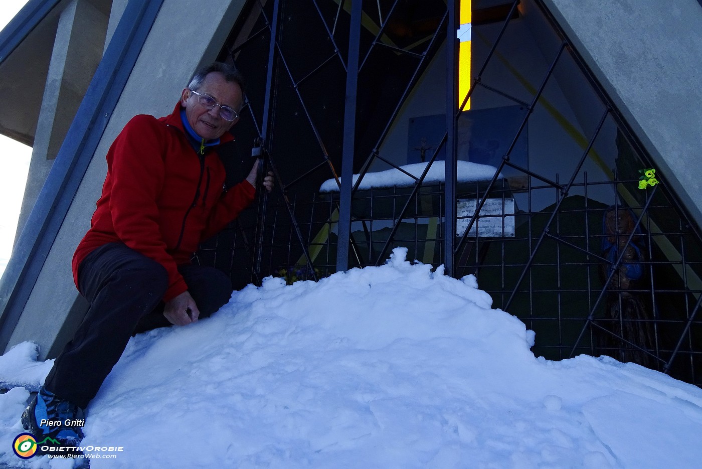 80 La cappelletta in vetta al Pizzo Cerro (1285 m).JPG -                                